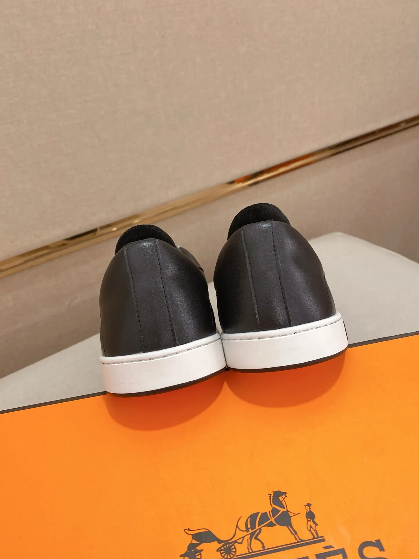 Men's clothing and shoes💰: 442💰《HERMES》【Classic original single version】Hermès; top 🔝purchase agent🔍🔍men's latest 🇺🇸 counter sales simultaneously, imported from Italy original ▲▲cowhide ▲▲ (high-end, nobility, class) ) Exquisite workmanship (Italian 🇮🇹 imported water-dyed 🐂 cowhide lining) sole: original sole provided by the original factory, ⚠️exclusive double-layer activity·TPR·rubber·combined molded outsole; super comfortable·wear-resistant·non-slip·environmental protection The real thing is more beautiful if you take the real thing (high quality, follow the order). You can enter and exit the counter at will * Number of yards: 38-44 (45 can be customized and cannot be returned or exchanged)